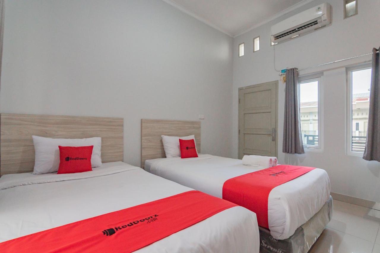 Reddoorz Plus Syariah @ Tuparev Cirebon 3 Buitenkant foto