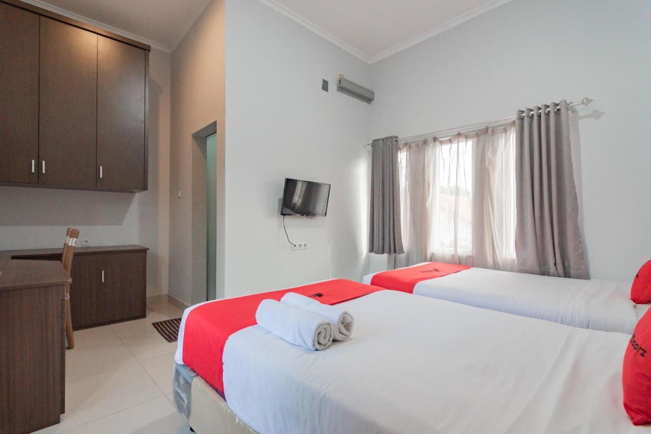 Reddoorz Plus Syariah @ Tuparev Cirebon 3 Buitenkant foto
