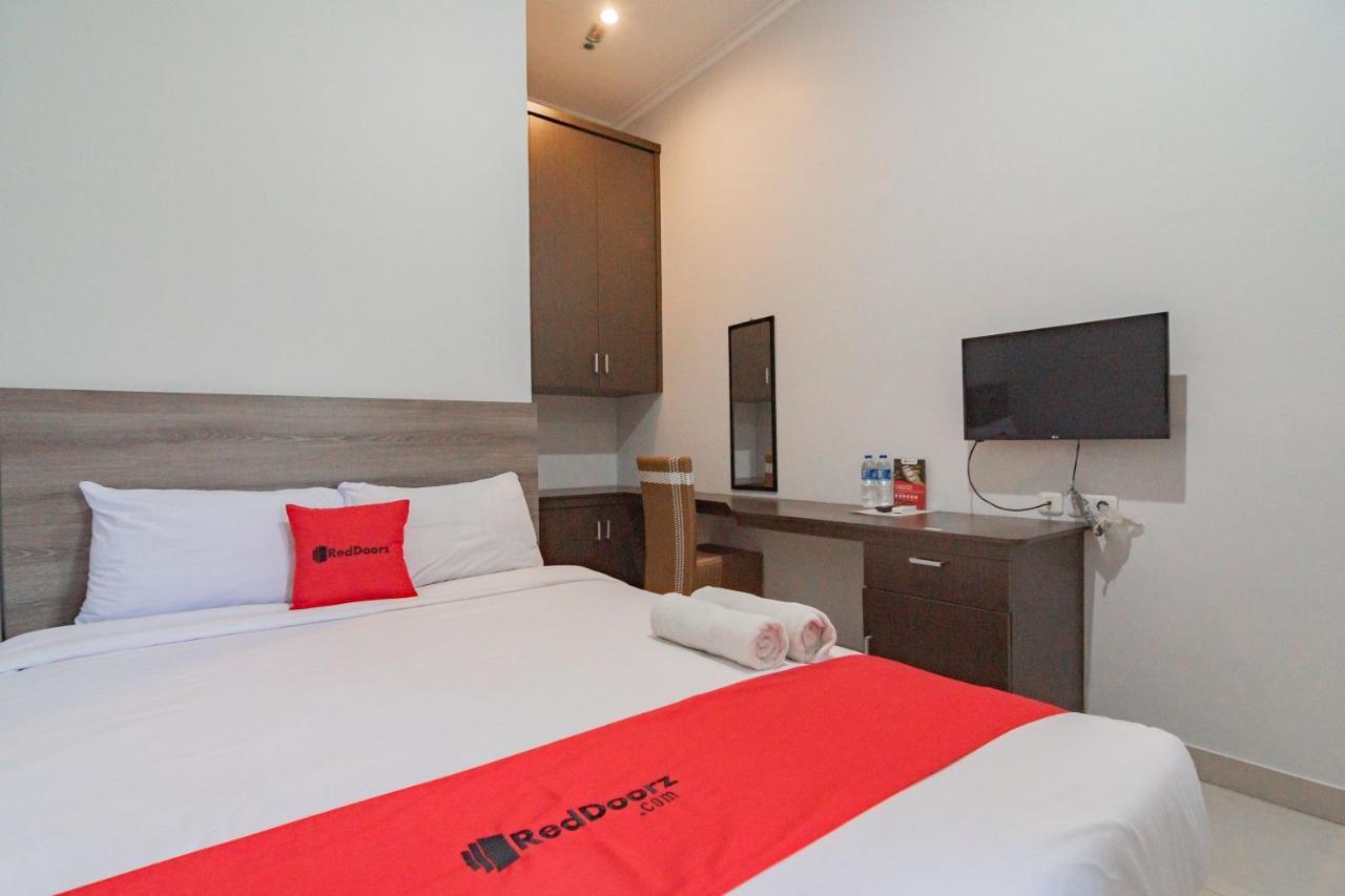 Reddoorz Plus Syariah @ Tuparev Cirebon 3 Buitenkant foto