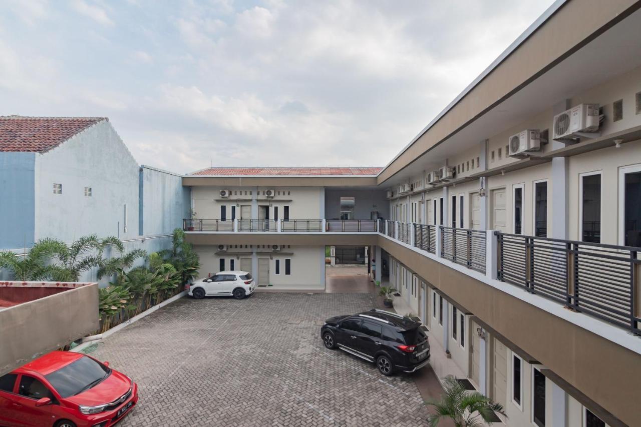 Reddoorz Plus Syariah @ Tuparev Cirebon 3 Buitenkant foto
