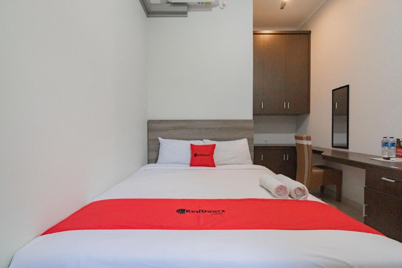 Reddoorz Plus Syariah @ Tuparev Cirebon 3 Buitenkant foto