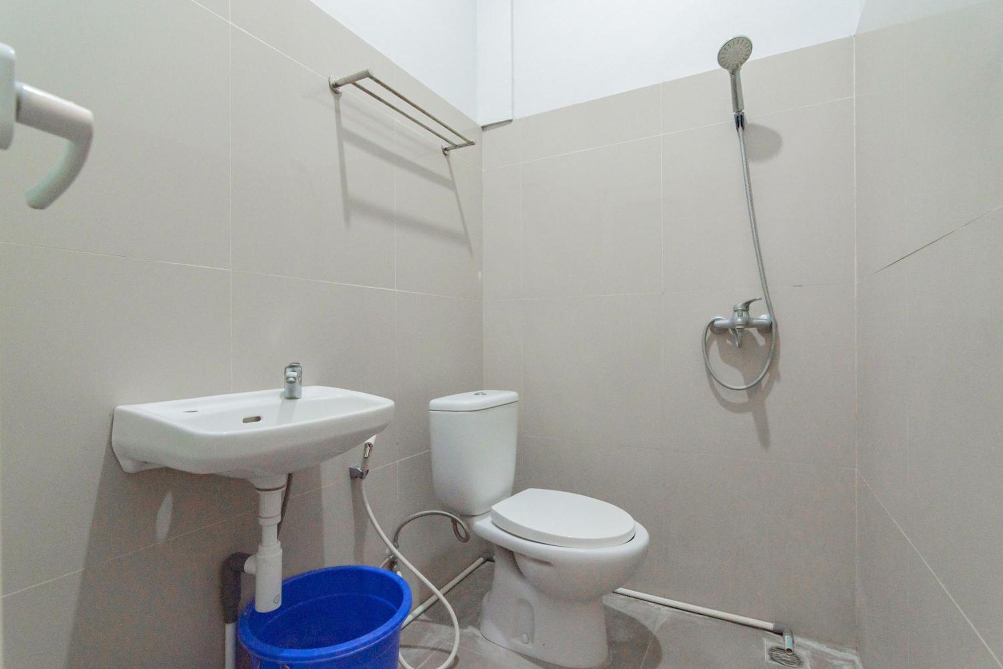 Reddoorz Plus Syariah @ Tuparev Cirebon 3 Kamer foto